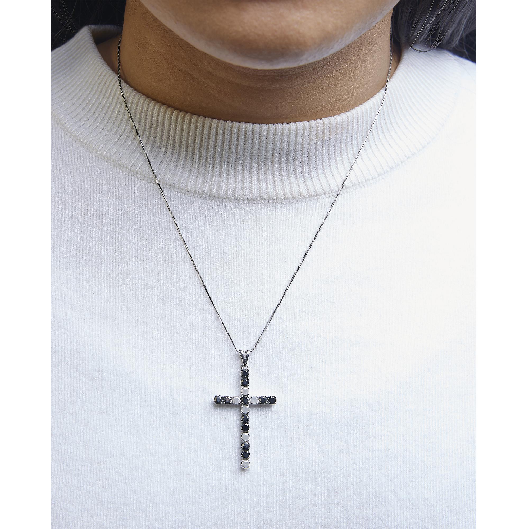 .925 Sterling Silver 1.0 Cttw Black and White Diamond Alternating Classic Cross 18" Pendant Necklace (Black/I-J Color, I